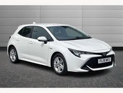 Pure white Used 2019 Toyota Corolla Hatchback | £15,550 (Fair price)