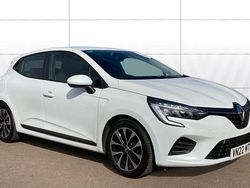 White Used 2022 Renault Clio V Iconic Hatchback | £10,850 (Super price)