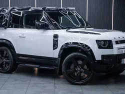 Used 2025 Land Rover Defender SE Dynamic SUV | £58,990 (Good price)