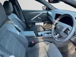 Black Used 2025 Vauxhall Astra Ultimate Hatchback | £24,000 (Fair price)