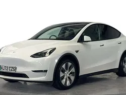 White Used 2022 Tesla Model Y Long Range SUV | £24,420 (Fair price)
