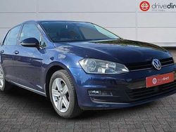 Metallic clearwater blue Used 2015 VW Golf VII Match Hatchback | £9,600 (Fair price)