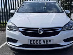 White Used 2016 Vauxhall Astra Hatchback | £5,570 (Fair price)
