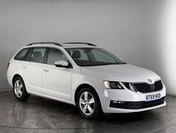 White Used 2019 Skoda Octavia SE Technology Estate | £12,850 (Fair price)