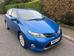 Blue Used 2015 Toyota Auris Hatchback | £5,995 (Fair price)