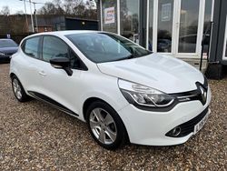 White Used 2016 Renault Clio IV Dynamique Hatchback | £6,990 (Fair price)