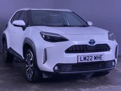 White Used 2022 Toyota Yaris Hybrid Design SUV | £17,999 (Good price)