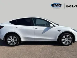 White Used 2022 Tesla Model Y Long Range SUV | £26,695 (Fair price)