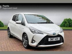 Glacier pearl Used 2017 Toyota Yaris Hybrid Hatchback | £11,990 (Good price)