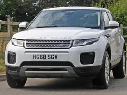 White Used 2019 Land Rover Range Rover evoque SE Estate | £16,995 (Fair price)