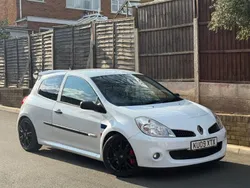 White Used 2009 Renault Clio II Hatchback | £5,500 (Fair price)