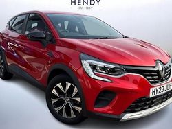 Red Used 2022 Renault Captur Evolution SUV | £17,099 (Fair price)