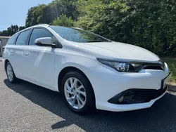 White Used 2015 Toyota Auris Business Edition Estate | £8,995 (Fair price)
