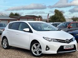 White Used 2013 Toyota Auris Sport Hatchback | £4,699 (Fair price)
