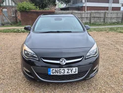 Black Used 2013 Vauxhall Astra Elite Hatchback | £2,795 (Fair price)