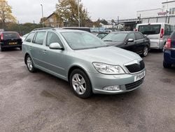 Green Used 2011 Skoda Octavia Elegance Estate | £3,200 (Good price)