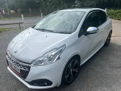 White Used 2017 Peugeot 208 Prestige Hatchback | £6,495 (Fair price)
