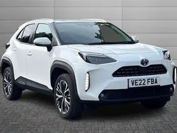 Pure white Used 2022 Toyota Yaris Cross SUV | £24,150 (Fair price)