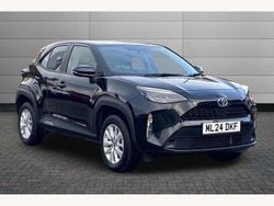 Black Used 2024 Toyota Yaris Hybrid SUV | £21,250 (Good price)