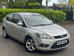 Silver Used 2009 Ford Focus Zetec Hatchback | £4,995 (Expensive)