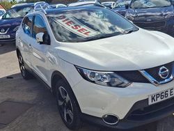 White Used 2016 Nissan Qashqai N-Connecta SUV | £8,495 (Fair price)