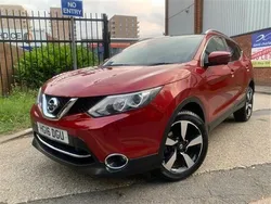 Red Used 2016 Nissan Qashqai N-Connecta SUV | £7,995 (Fair price)
