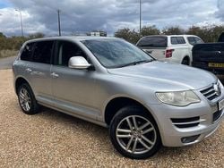 Silver Used 2009 VW Touareg SUV | £6,495 (Expensive)