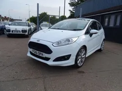 White Used 2016 Ford Fiesta Zetec Hatchback | £3,995 (Fair price)