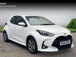 White Used 2025 Toyota Yaris Hybrid Hatchback | £19,331 (Good price)