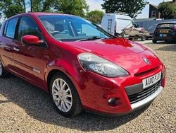 Red Used 2010 Renault Clio II Dynamique Hatchback | £2,195 (Fair price)