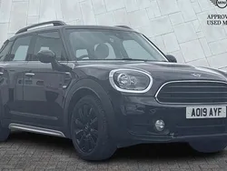 Midnight black Used 2019 Mini Cooper Countryman Classic SUV | £15,975 (Fair price)