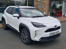 Used 2024 Toyota Yaris Hybrid Design SUV | £23,495 (Fair price)