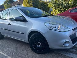 Silver Used 2011 Renault Clio II Hatchback | £1,750 (Good price)