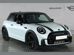 White Used 2023 Mini Cooper Hatch Hatchback | £22,750 (Fair price)