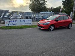 Red Used 2016 Renault Clio IV Dynamique Hatchback | £4,695 (Fair price)