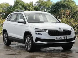 Moon white metallic Used 2023 Skoda Karoq SE Drive SUV | £21,490 (Fair price)