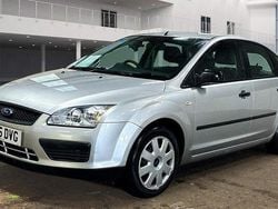 Silver Used 2006 Ford Focus Hatchback | £2,320 (Good price)