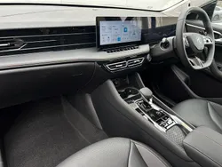 Black New 2025 MG HS Trophy SUV | £25,995 (Fair price)