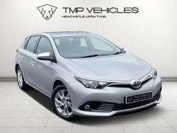 Silver Used 2015 Toyota Auris Hatchback | £7,695 (Fair price)