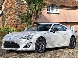 Pearlescent wite Used 2016 Toyota GT86 GT Coupe | £16,995 (Good price)