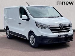 Solid glacier white New 2025 Renault Trafic Van | £20,990