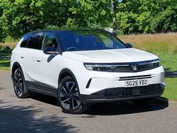 White New 2024 Vauxhall Grandland X Ultimate SUV | £31,998 (Fair price)