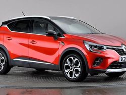 Red/black Used 2021 Renault Captur Version S SUV | £12,998 (Fair price)