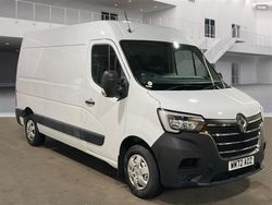 White Used 2022 Renault Master Business Van | £17,999 (Expensive)