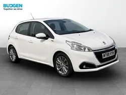 White Used 2019 Peugeot 208 Signature Sky Hatchback | £6,650