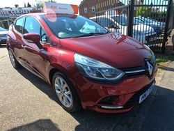 Red Used 2017 Renault Clio IV Dynamique Hatchback | £5,699 (Fair price)