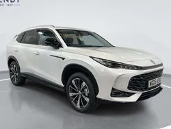 White New 2024 MG HS Trophy SUV | £24,079 (Fair price)