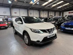 White Used 2015 Nissan Qashqai Acenta Premium SUV | £4,750