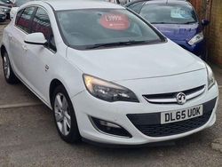 White Used 2015 Vauxhall Astra SRi Hatchback | £3,995 (Fair price)