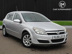 Silver Used 2005 Vauxhall Astra Club Hatchback | £985 (A bit pricey)